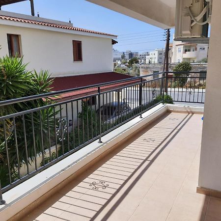 Lovely Apartment At The City Center Of Paphos Exterior foto