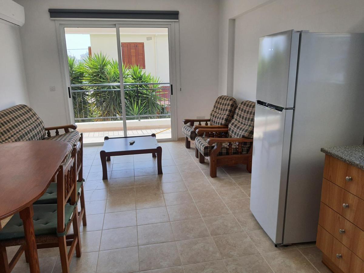 Lovely Apartment At The City Center Of Paphos Exterior foto