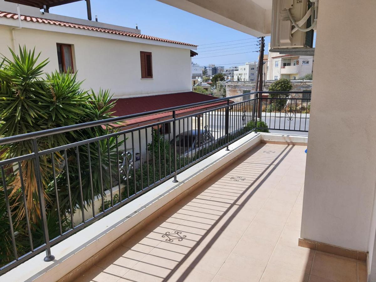 Lovely Apartment At The City Center Of Paphos Exterior foto